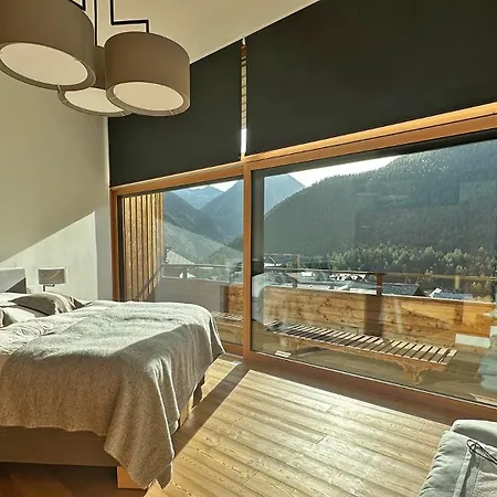 5br Chalet Above The Centre Of Fee